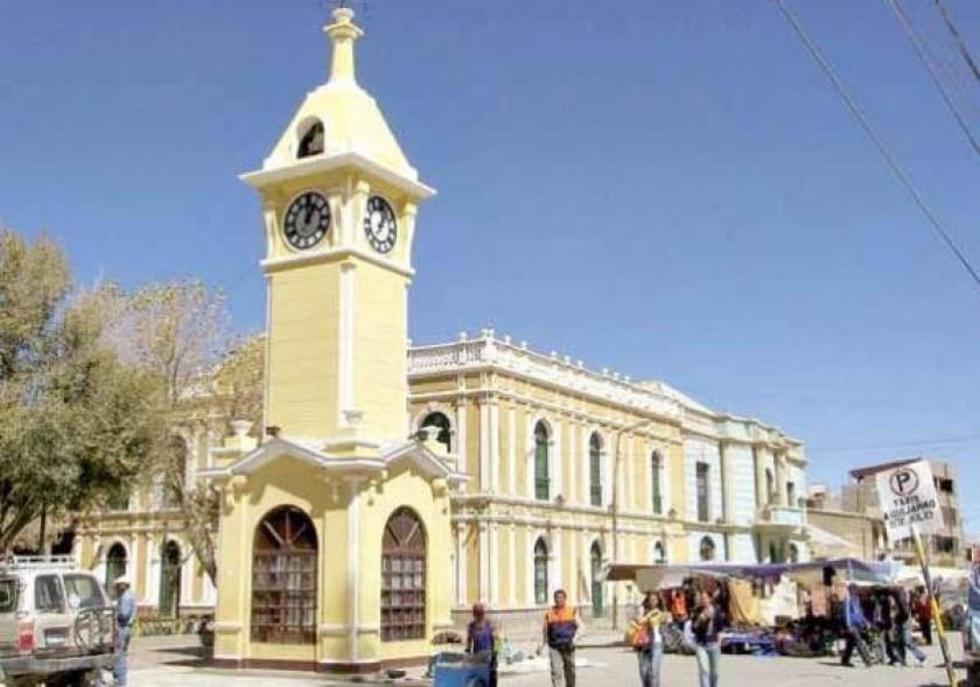 Juntas Vecinales de Uyuni inician bloqueo en la ruta a Potosí