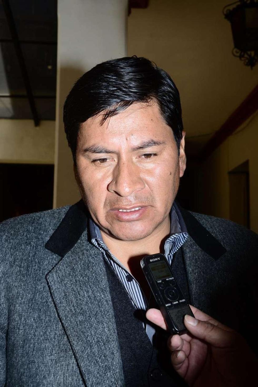 El gobernador anuncia  vuelos de BoA a Potosí 