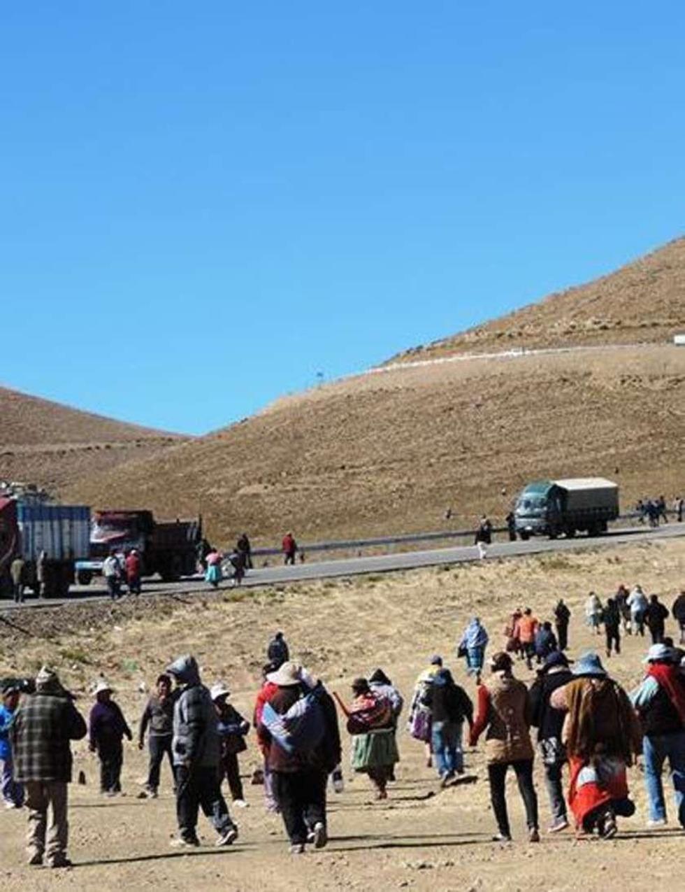Los cotagaiteños hacen  pausa y abren carretera