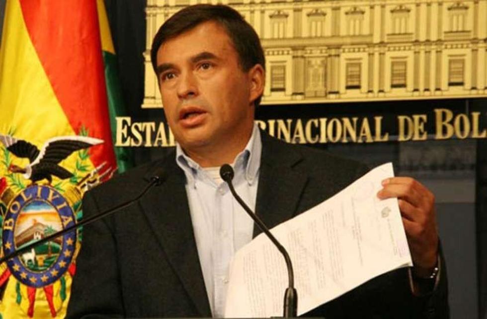 El ministro Quintana acusa a EE.UU. de financiar a la prensa