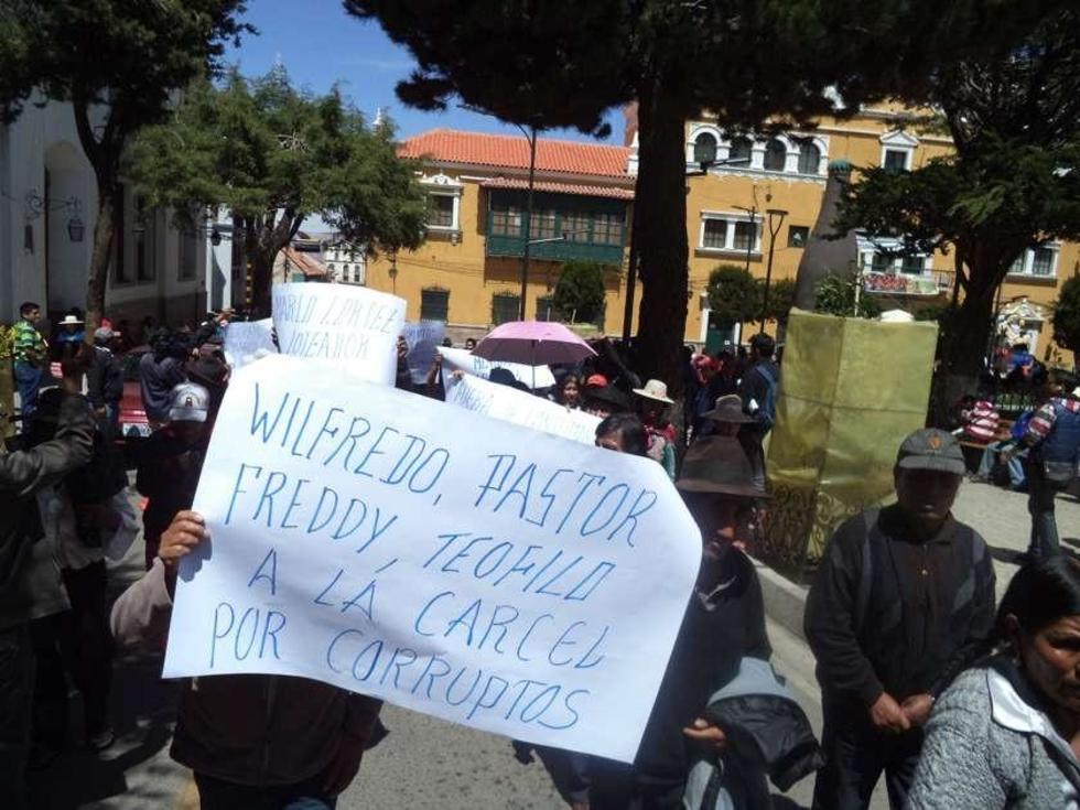 Comunarios de Cantumarca marchan contra jueces y vocales de justicia