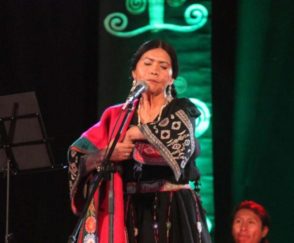 Luzmila cantaría música del oriente si tiene el permiso