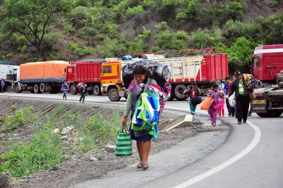 Bloqueo se agudiza y causa la muerte de una mujer en Sucre