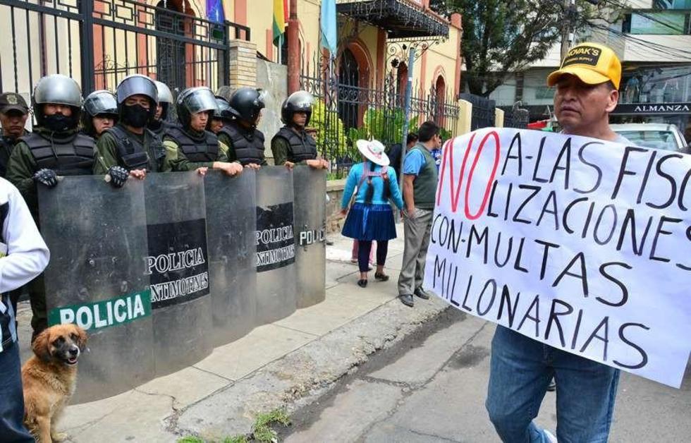 Gremiales marchan otra vez por la modificación del Código Tributario