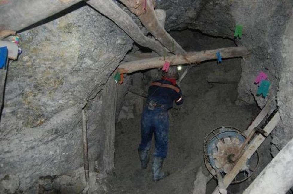 Trabajadores mineros mueren sepultados en interior mina