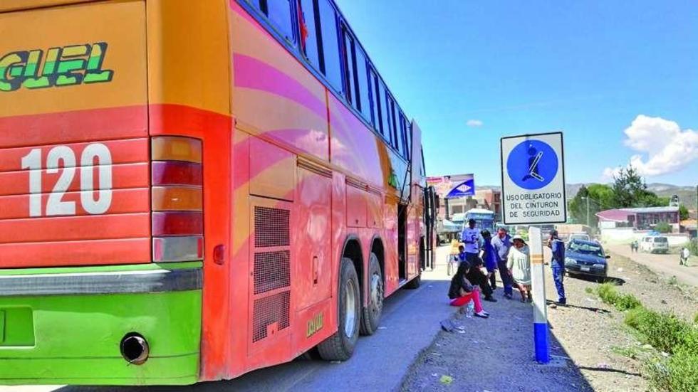 Muchos pasajeros se dieron modos para viajar a Oruro