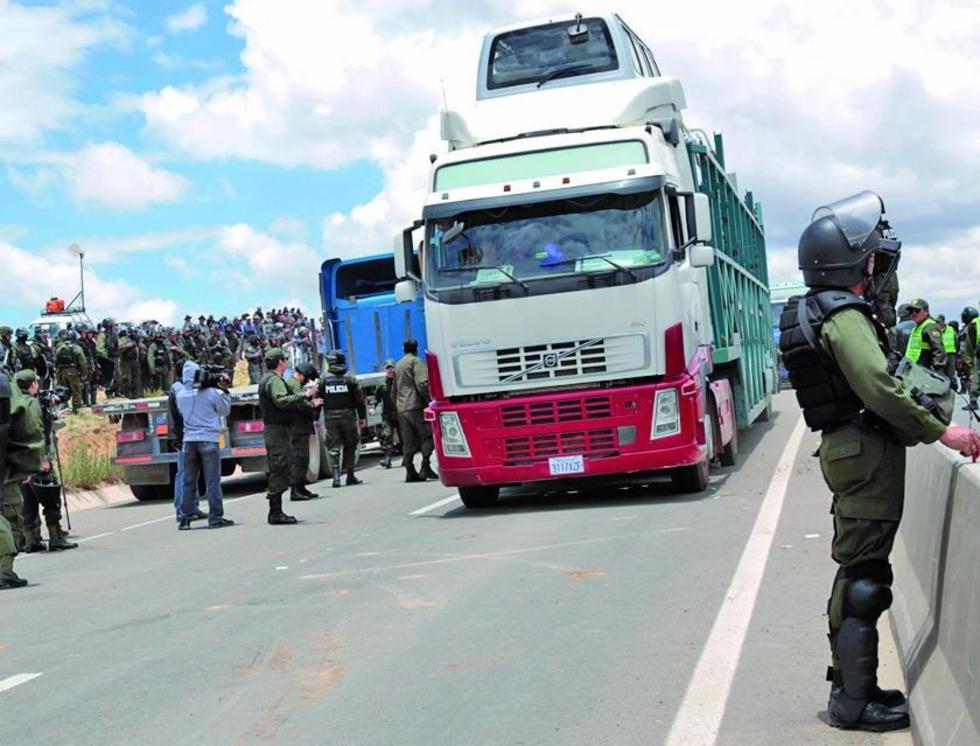 Transporte: instruyen levantar bloqueos y Chuquisaca se niega