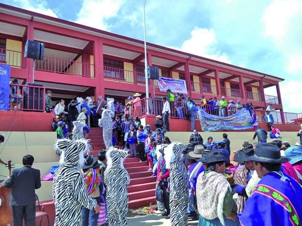 Invierten Bs 4.9 millones en la obra de aulas Karachipampa