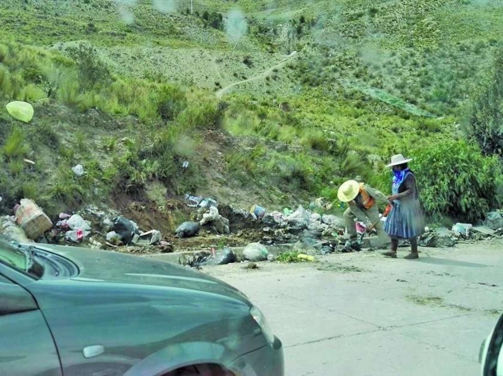 Personal de la Alcaldía limpia el acceso a la Villa Imperial
