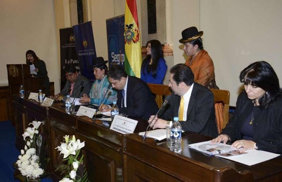 Abren libro de antecedentes y control de registro de abogados estatales
