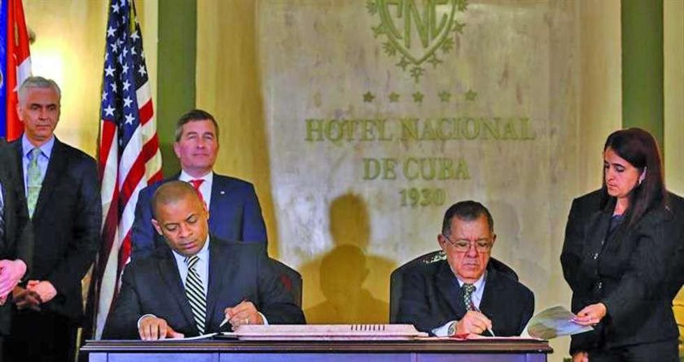 Cuba y EE.UU. firman un acuerdo para regular vuelos comerciales