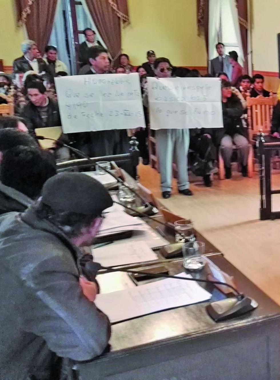 Marcharán en contra de tarifa de Bs 5 para taxis