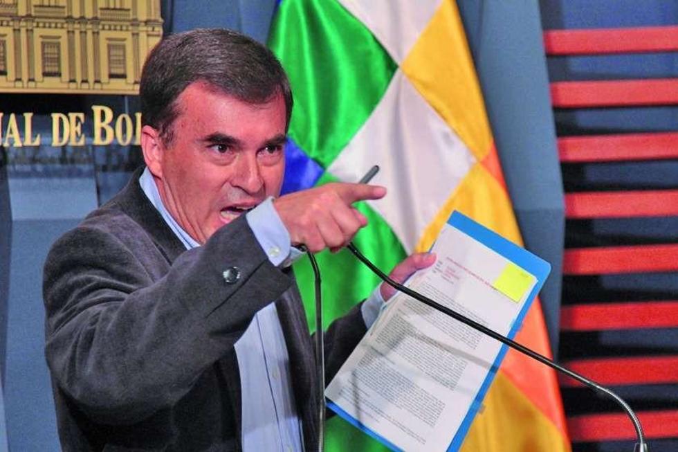 Zapata puede ser indagada por usurpación de cargos públicos