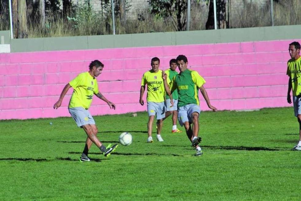 Universitario quiere salir de la crisis frente a Blooming