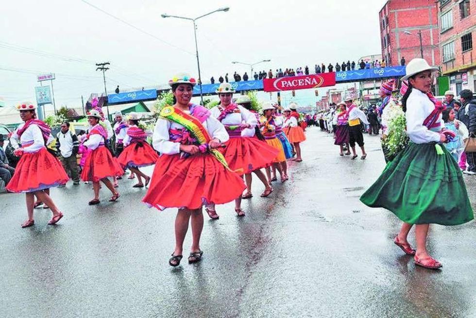 Premian con telecentro a Colquiri por ganar el concurso de la Moseñada