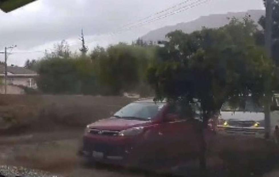 Un río de La Paz aumenta su caudal y rebalsa debido a lluvias intensas
