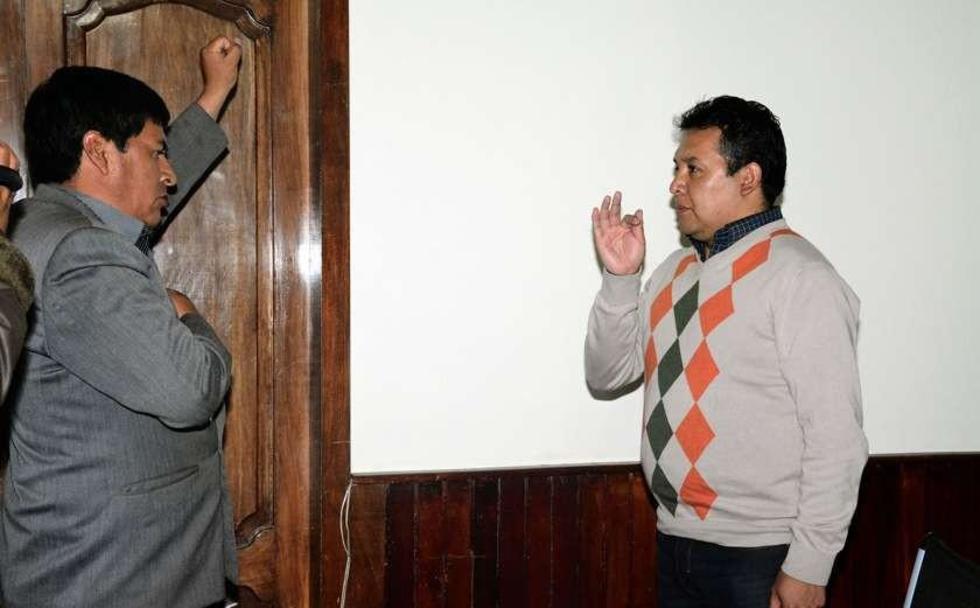 Gobernador posesiona al nuevo director del Sedede