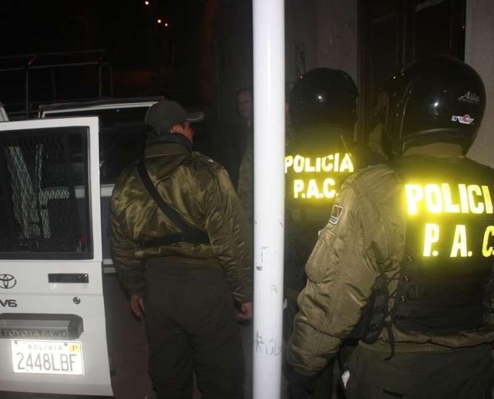 Policía busca a un interno que se escapó