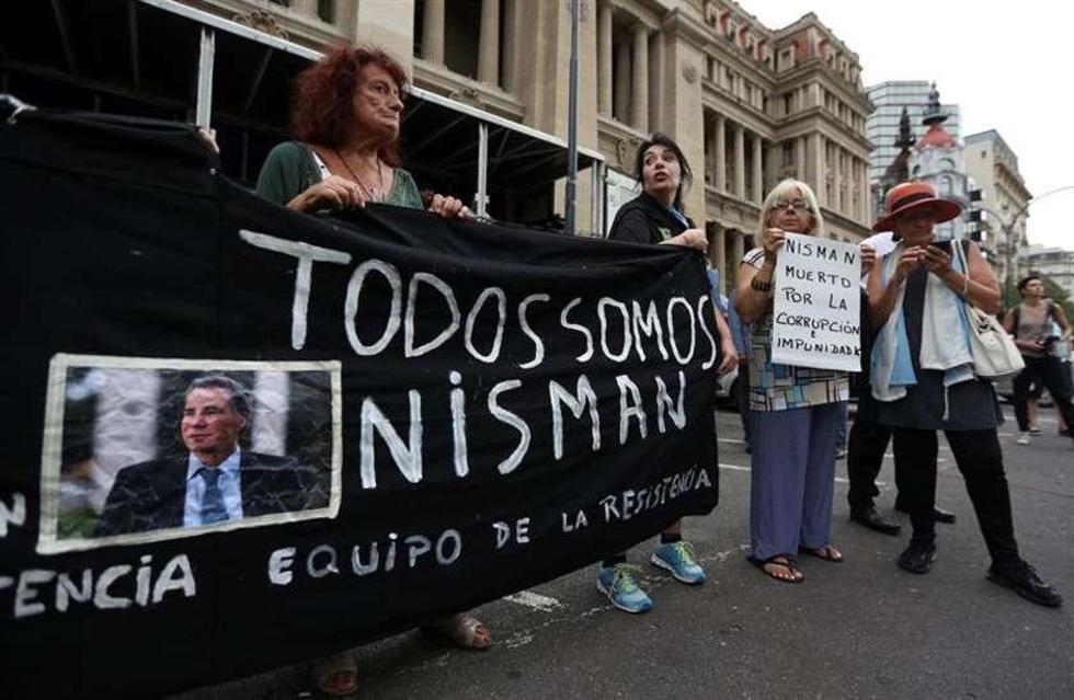 Hipótesis de homicidio del caso Nisman suma respaldo en Argentina