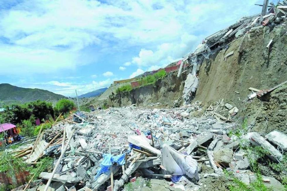 La Paz: deslizamiento deja sin vivienda a doce familias