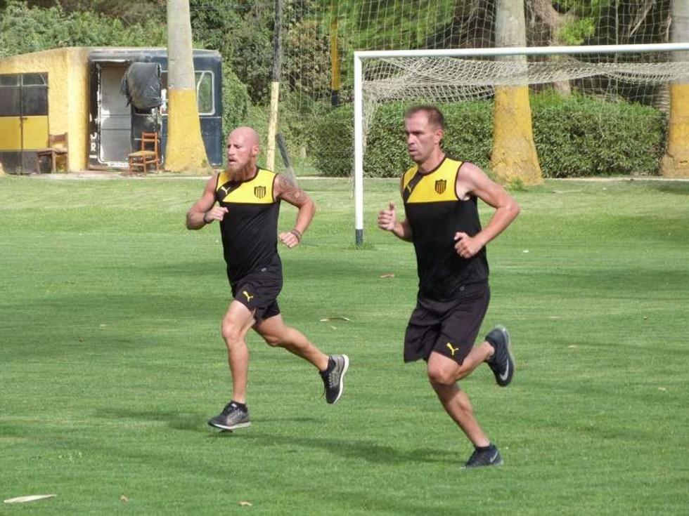 Peñarol recibe a Huracán 