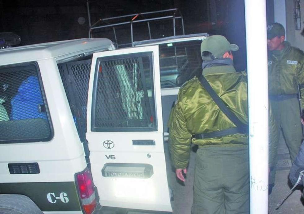 Pobladores entregan a dos menores a los uniformados