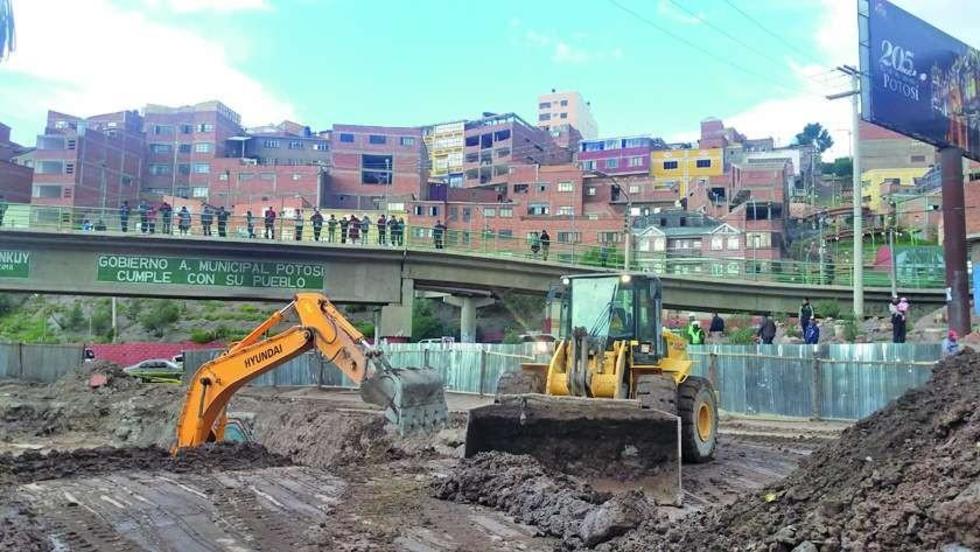 Monitorean el puente y el parque de la avenida Tinku