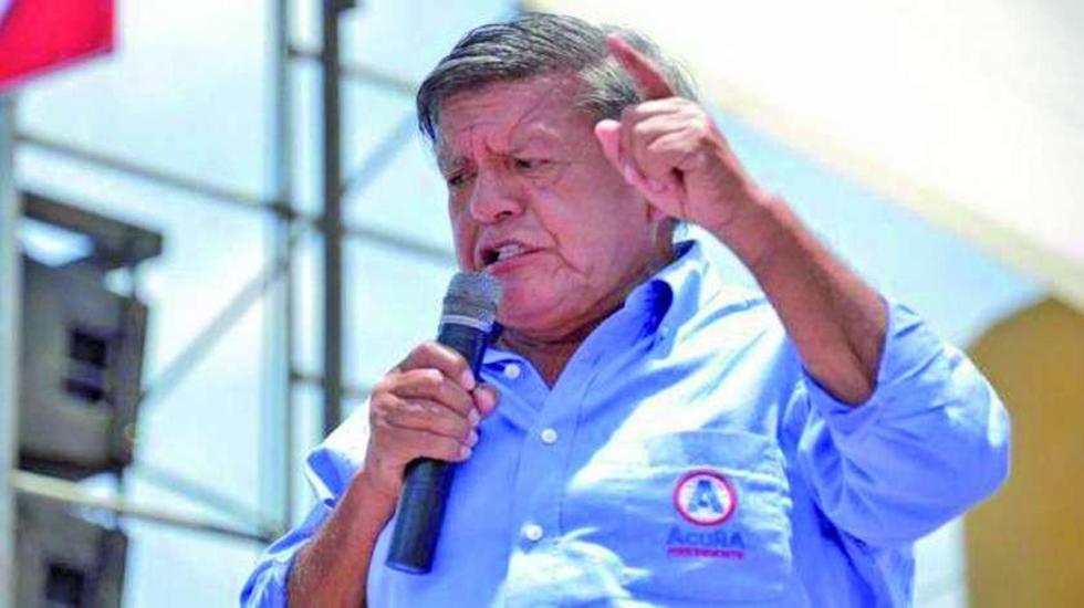 Multan a candidato presidencial por entregar dinero a electores