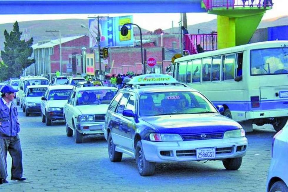Choferes de taxis insisten en una tarifa de larga distancia 
