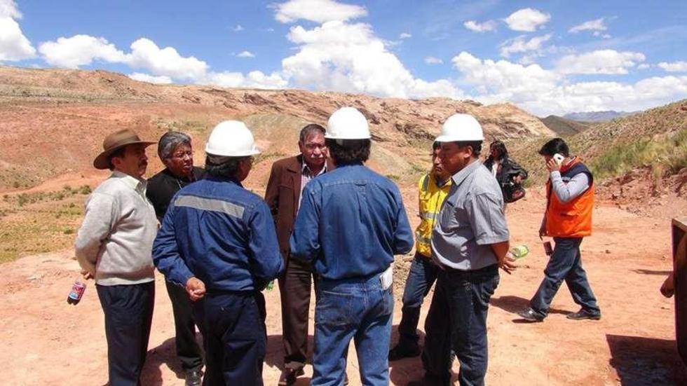 Comibol entrega el estudio de piedras calizas al alcalde 