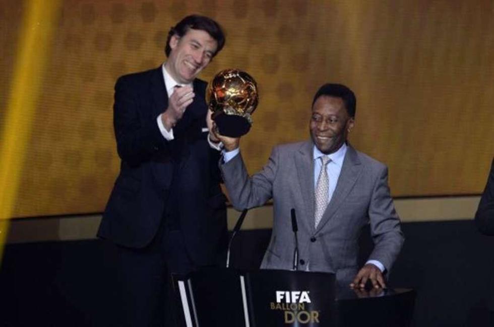 Pelé subastará sus históricos trofeos 