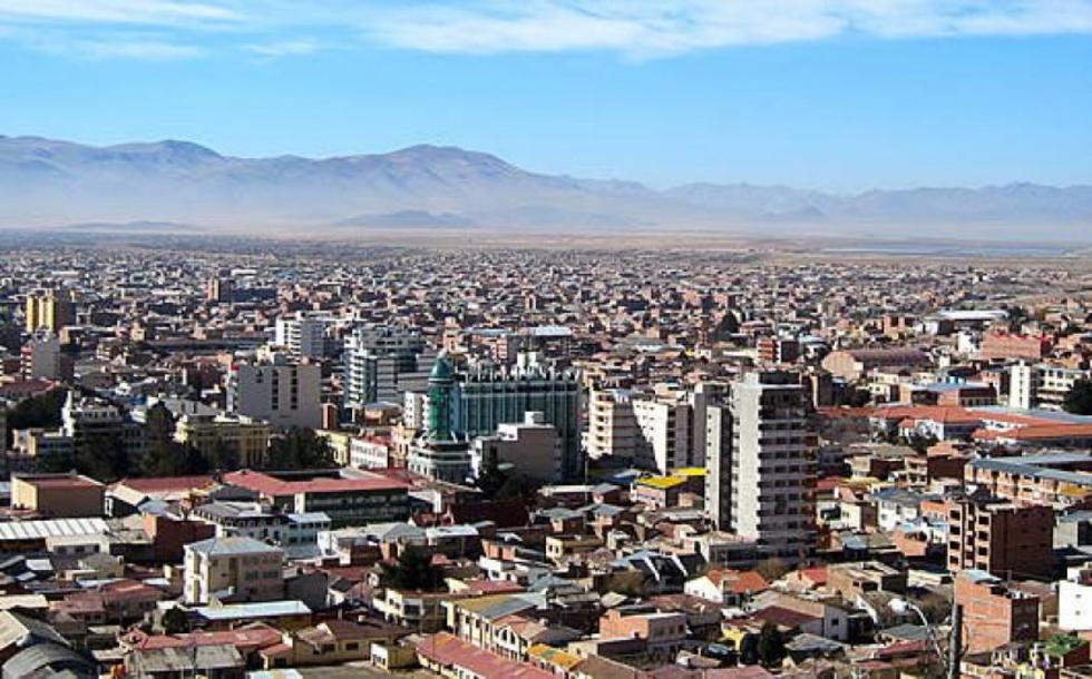 En Oruro universitarios bloquean carretera Panamericana