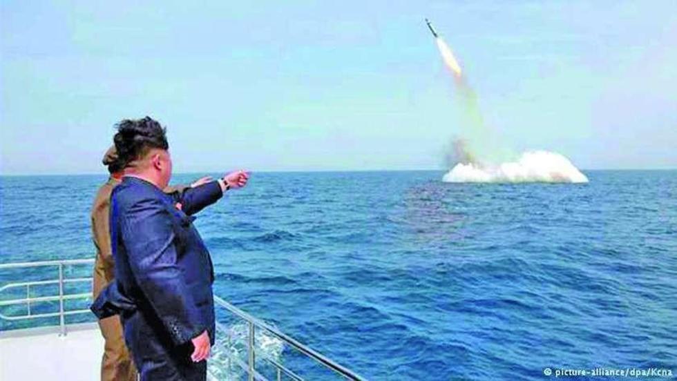 Corea desafía las sanciones disparando un misil al mar