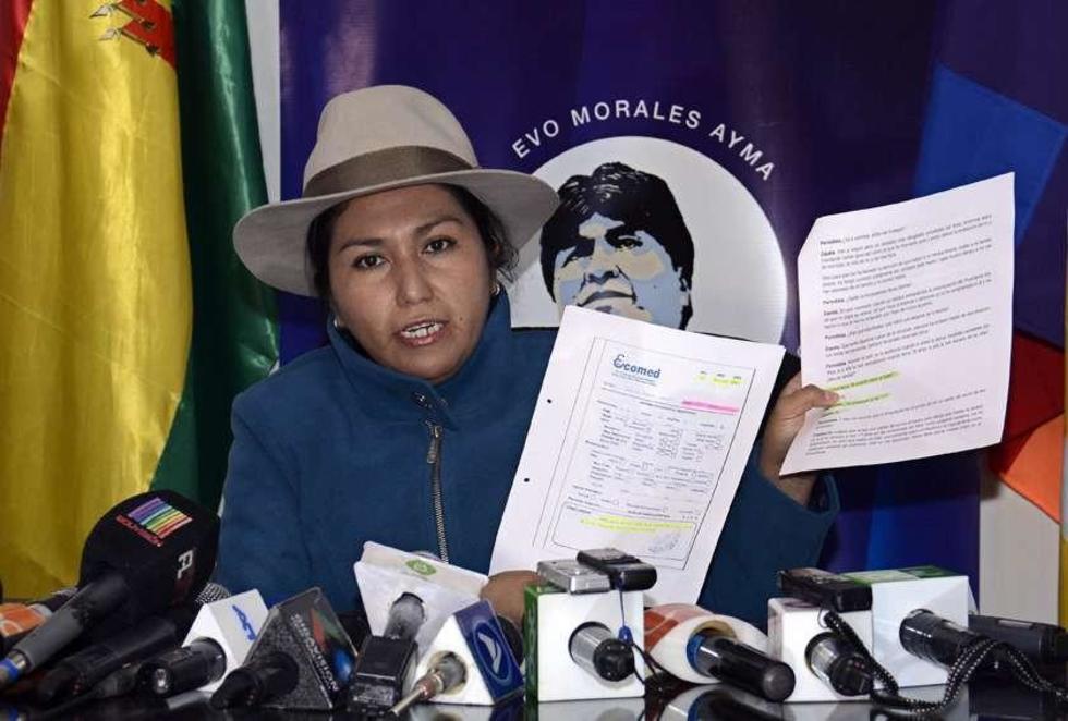 Ministra de Comunicación dice que la madre debió presentar al niño