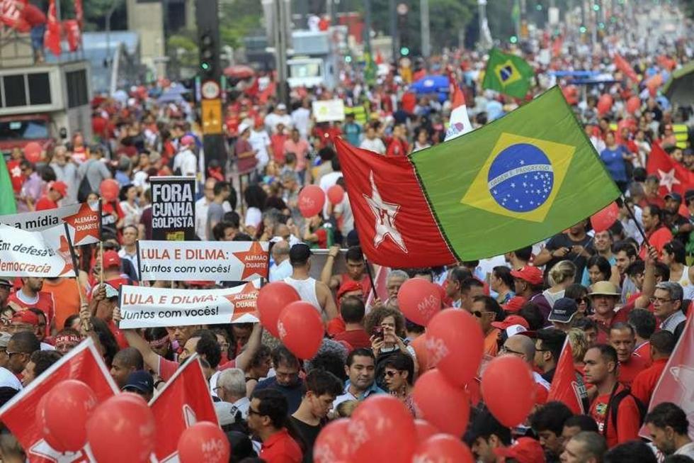 El Gobierno aumenta la presión  a la justicia ante el cerco a Lula