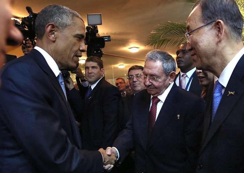 Evo pide levantar bloqueo económico contra Cuba