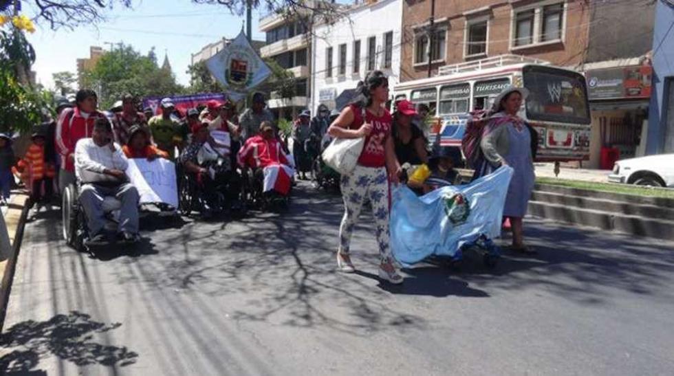 Discapacitados marchan a La Paz por la renta de 500 Bolivianos al mes