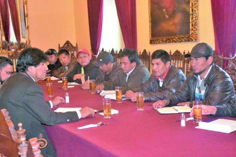 Alistan comisiones para analizar el pliego de peticiones de la COB