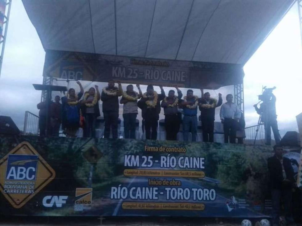 Impulsan un camino con el fin de llegar hasta Toro Toro