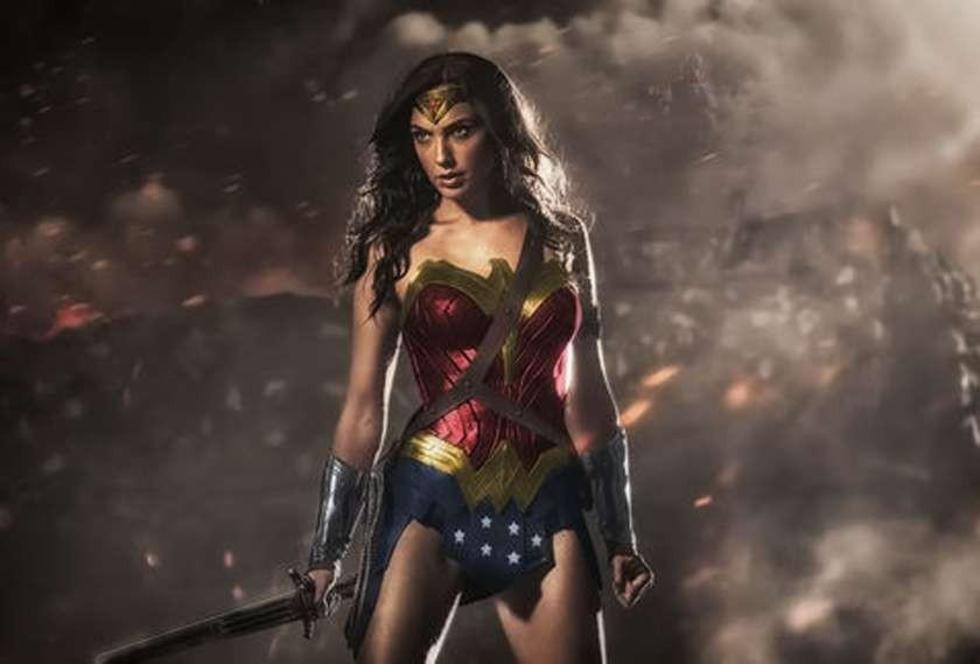 Gadot, la Mujer Maravilla  se abre paso entre hombres