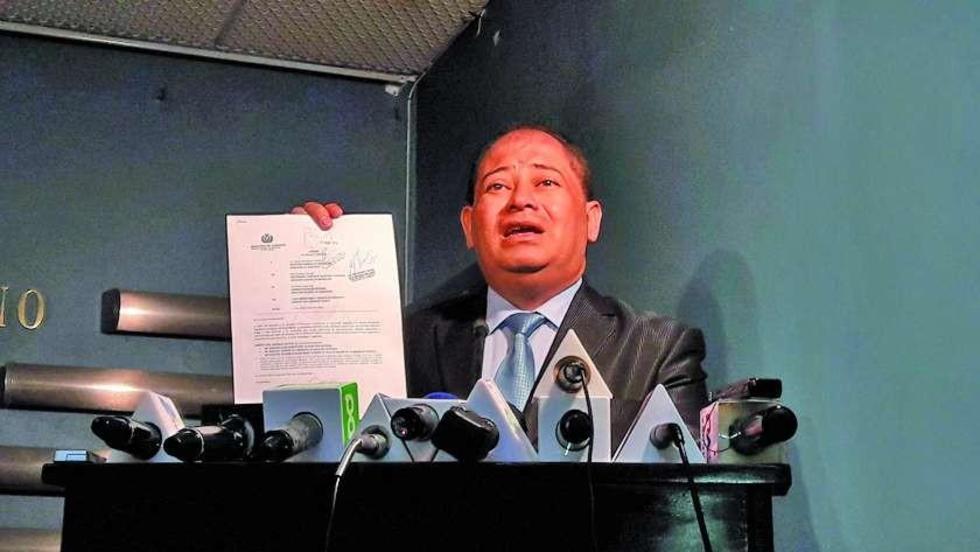 Aseguran que no existe cédula ni pasaporte del hijo de Morales