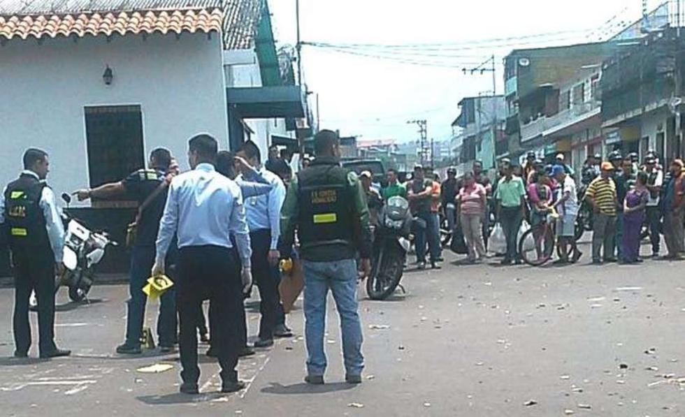 Dos policías mueren en una protesta por el alza de pasaje en Venezuela