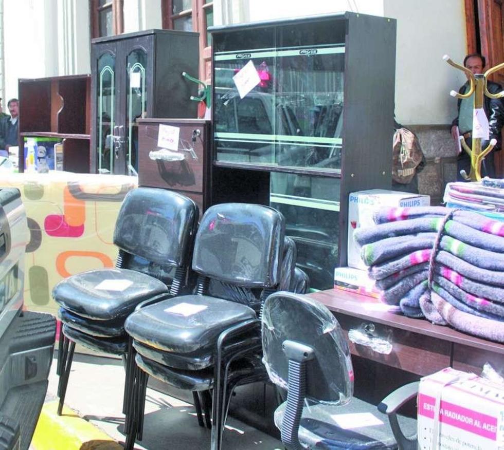 Abren sobres para compra de bancas para Policía
