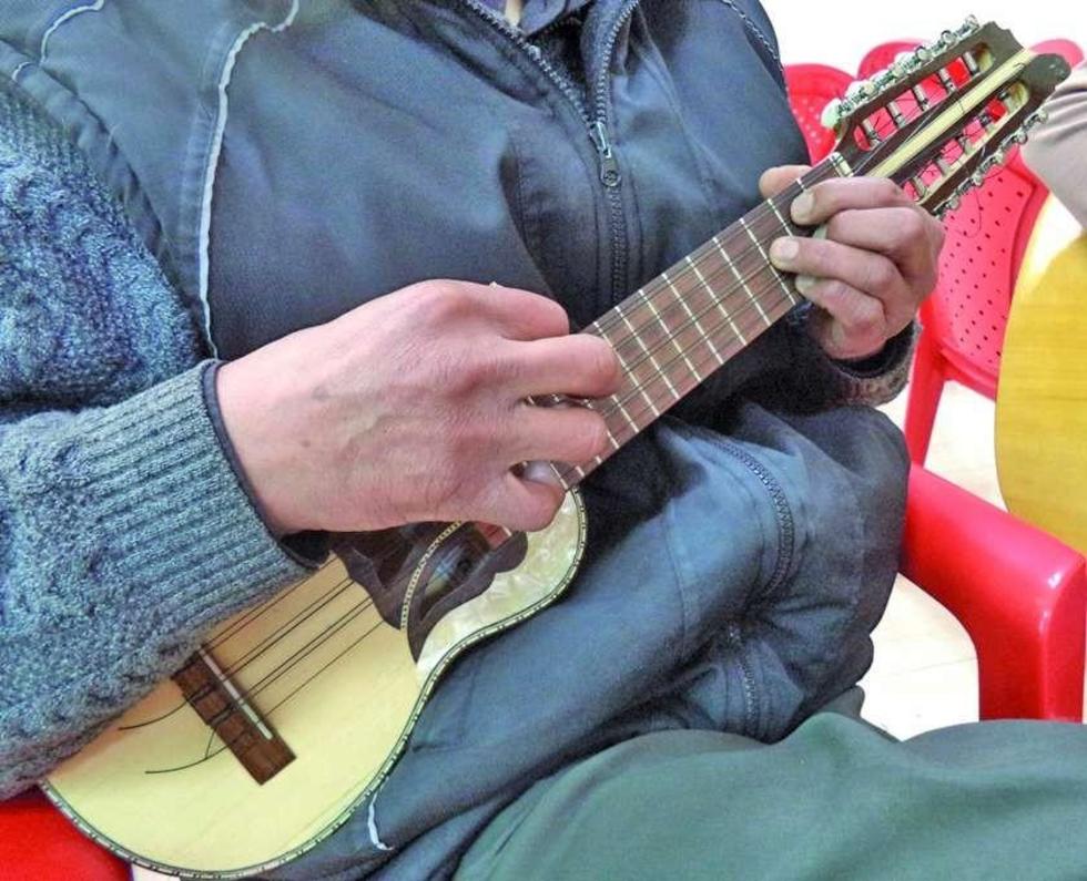 Convocan al tercer concurso  estudiantil del charango