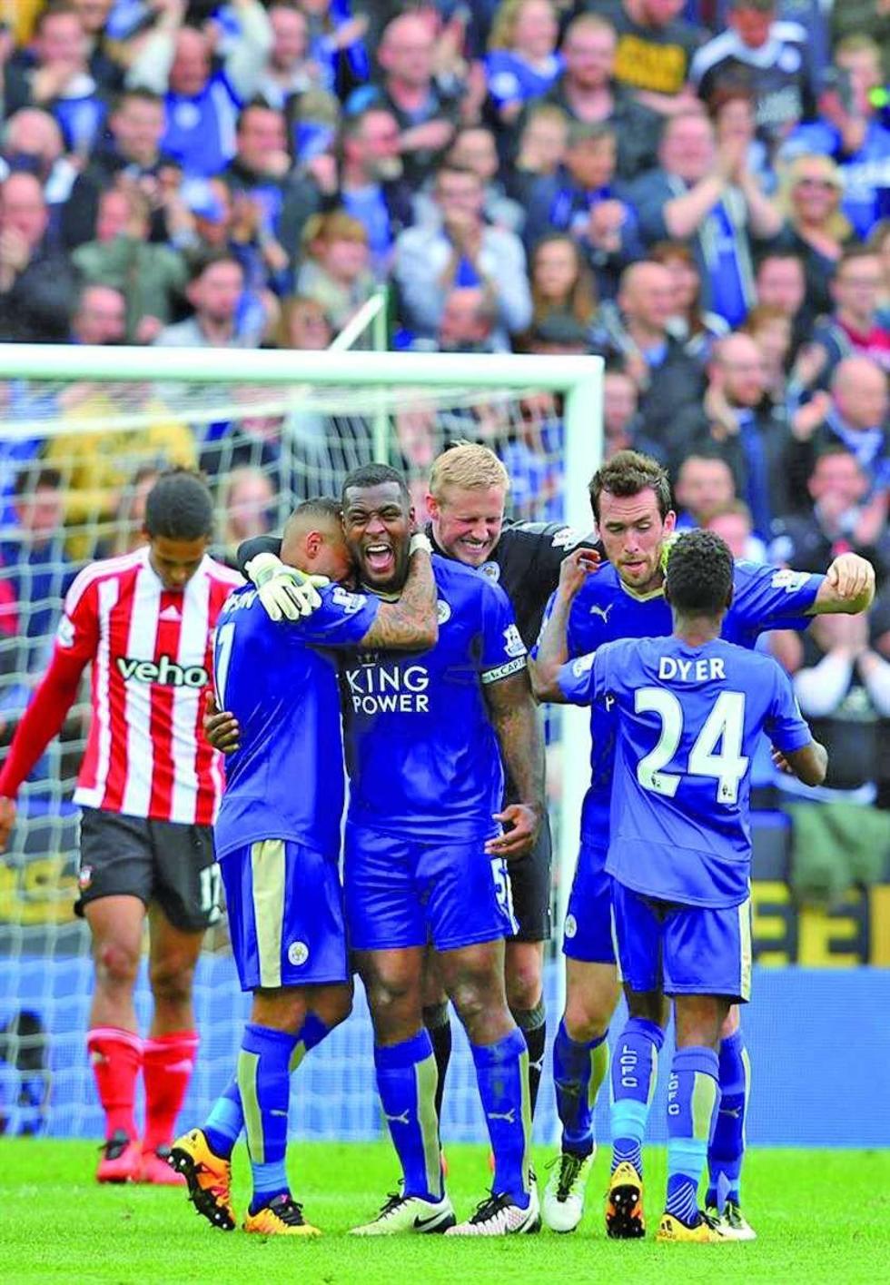 Leicester gana y acaricia el título de la Premier 