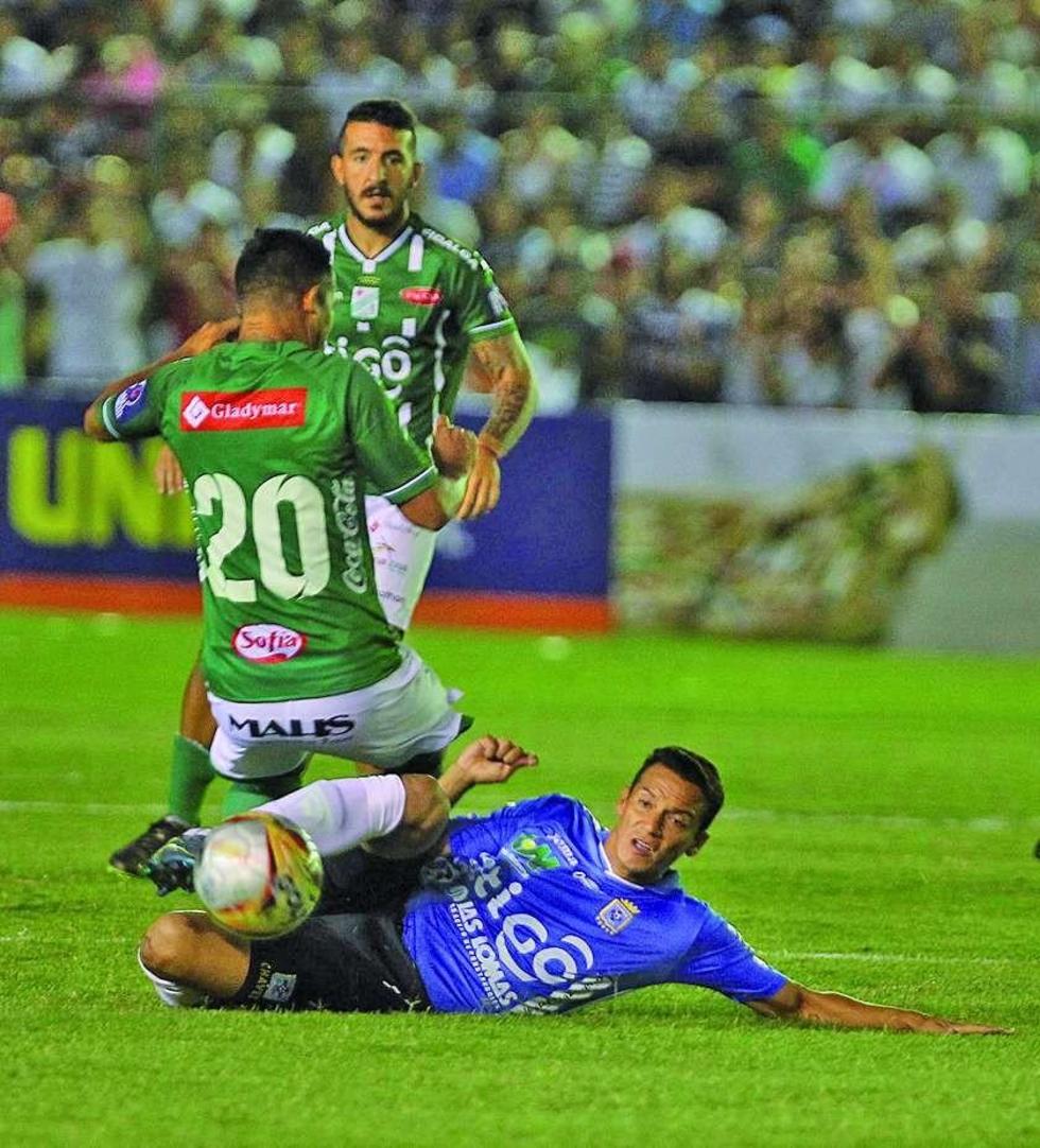 Blooming se adeuña del clásico cruceño 
