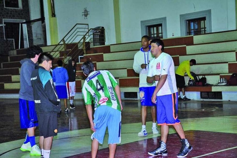 Tres chuquisaqueños y un cruceño llegan para jugar en la vieja casona 