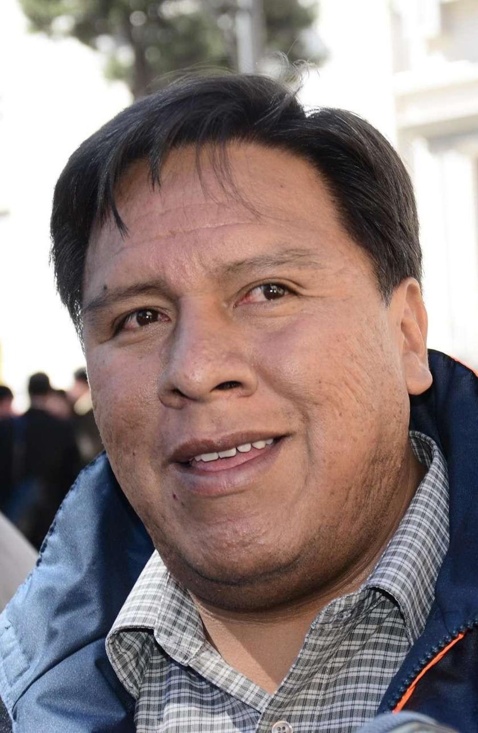 Alcalde pide informe de recursos por parqueos