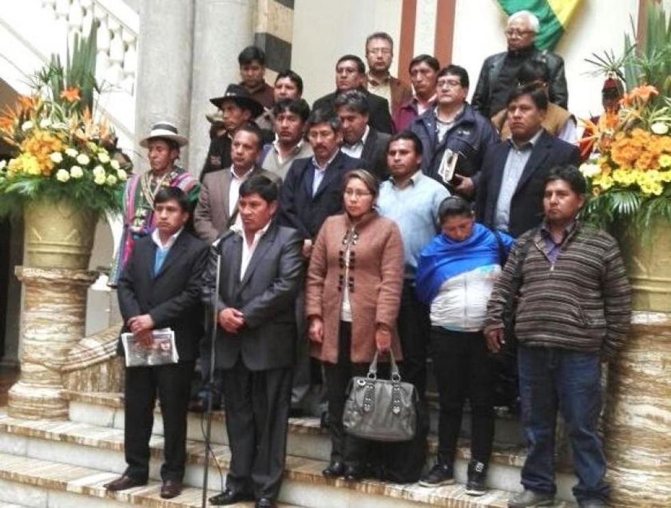 Instituciones de Potosí refuerzan defensa del Silala y entregan documentos a Morales