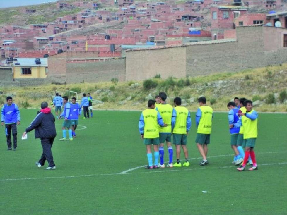 Nacional trabaja en jugadas a balón parado